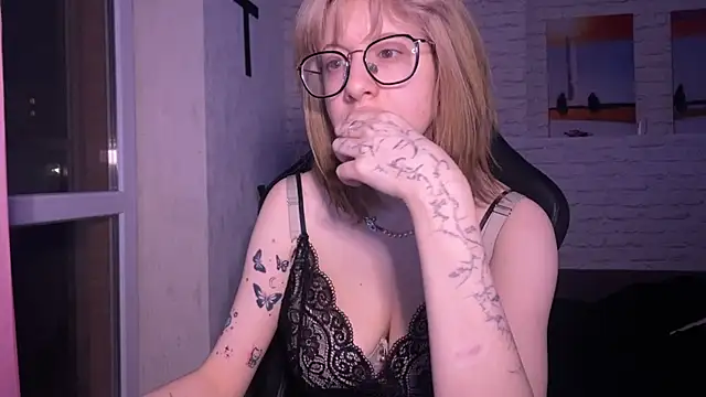 moundliicht1 online show from 02-28-25, 06:41