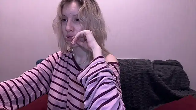 moundliicht1 online show from 10-07-25, 09:12