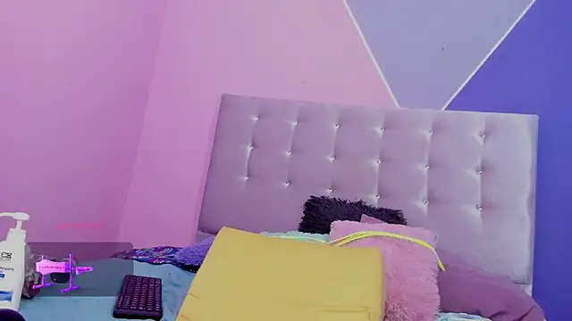 Snapshot of NiaBlanco chatting on 01-27-25, 10:49 NiaBlanco online show from 01-27-25, 10:49