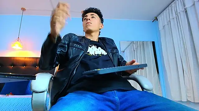 Lobo 17  online show from 02-13-25, 07:03