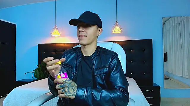 Lobo 17  online show from 03-06-25, 03:24