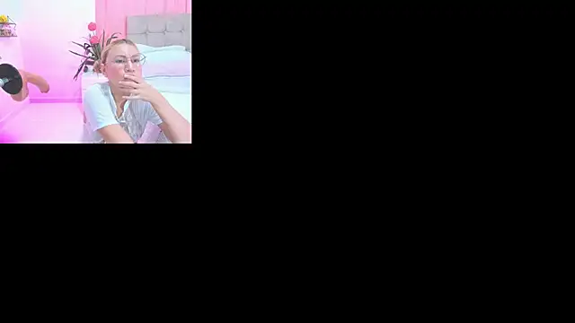 Snapshot of Annaraquel_ chatting on 10-10-25, 02:32 Annaraquel online show from 10-10-25, 02:32