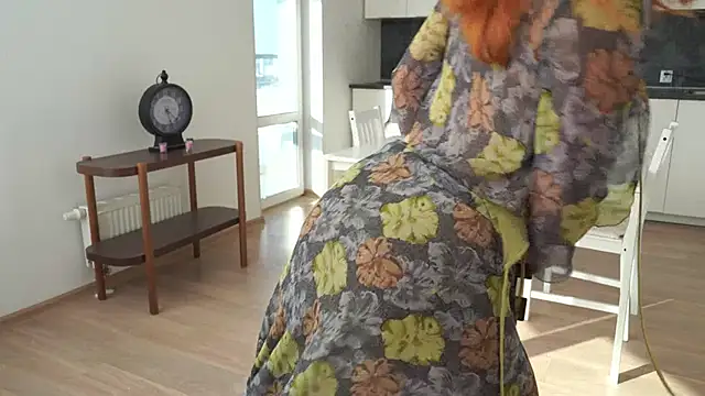 EsmaCrumbley online show from 10-06-25, 04:43