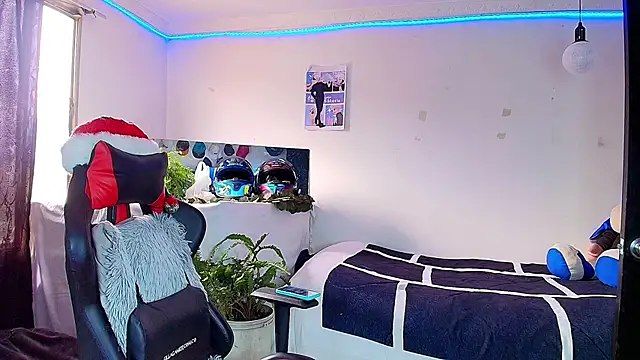 Snapshot of twink_sebas_ chatting on 12-20-25, 02:24 twink sebas online show from 12-20-25, 02:24