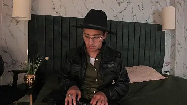 Snapshot of Andy_Joy_ chatting on 10-13-25, 11:21 Andy Joy online show from 10-13-25, 11:21