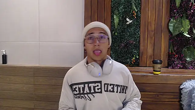 Snapshot of Andy_Joy_ chatting on 11-06-25, 11:33 Andy Joy online show from 11-06-25, 11:33