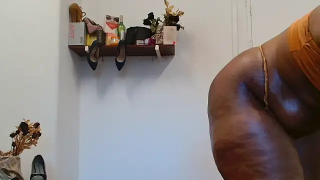 Snapshot of xTALLSEXYBUMx chatting on 10-10-25, 04:11 xTALLSEXYBUMx online show from 10-10-25, 04:11