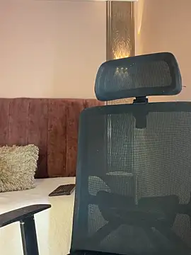 Emy leon online show from 02-08-26, 07:06