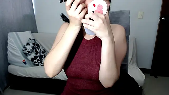 Snapshot of Laura-pervert chatting on 07-05-26, 09:33 Laura-pervert online show from 07-05-26, 09:33