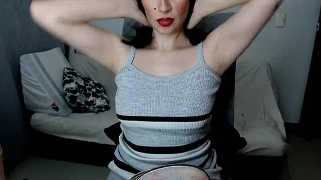 Snapshot of Laura-pervert chatting on 07-11-26, 12:02 Laura-pervert online show from 07-11-26, 12:02