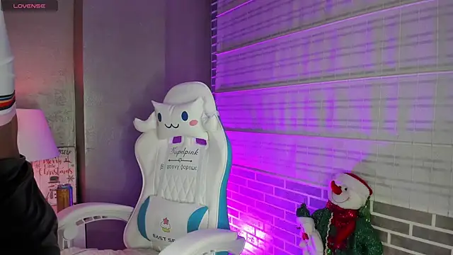 Amber villalobos  online show from 12-15-24, 04:18