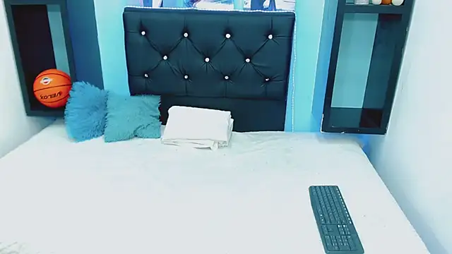 antonela xxx online show from 10-24-25, 08:05