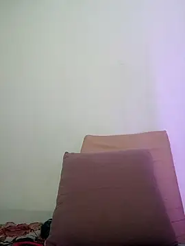 Snapshot of Kim_19 chatting on 10-28-25, 03:43 Kim 19 online show from 10-28-25, 03:43