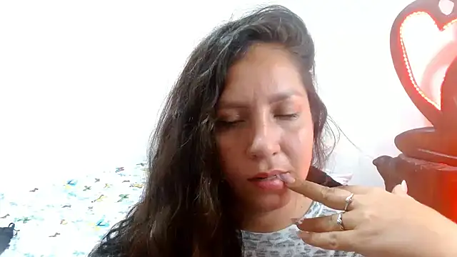 Snapshot of naihroby chatting on 12-04-24, 03:04 naihroby online show from 12-04-24, 03:04
