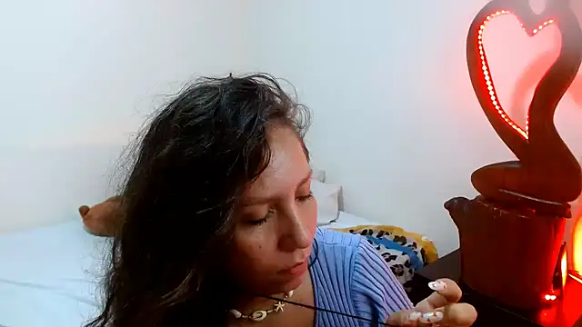 Snapshot of naihroby chatting on 12-21-24, 03:58 naihroby online show from 12-21-24, 03:58