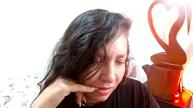 Snapshot of naihroby chatting on 12-22-24, 11:31 naihroby online show from 12-22-24, 11:31