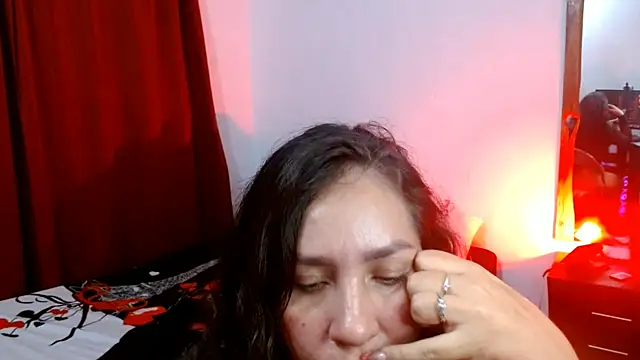 Snapshot of naihroby chatting on 02-17-25, 06:31 naihroby online show from 02-17-25, 06:31