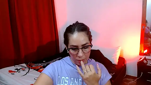 Snapshot of naihroby chatting on 02-19-25, 02:23 naihroby online show from 02-19-25, 02:23