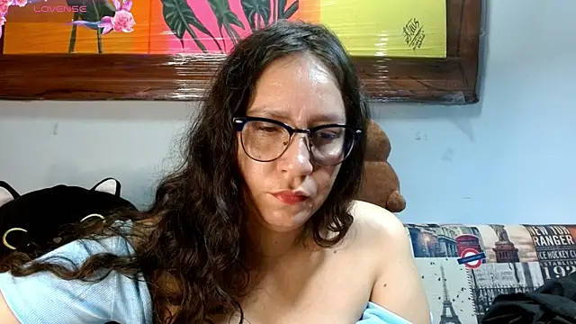 Snapshot of naihroby chatting on 09-17-25, 10:22 naihroby online show from 09-17-25, 10:22