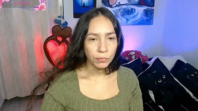 Snapshot of naihroby chatting on 04-16-26, 05:52 naihroby online show from 04-16-26, 05:52