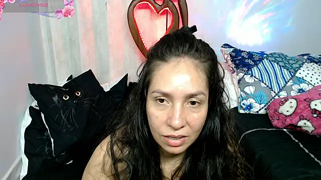 Snapshot of naihroby chatting on 04-26-26, 06:00 naihroby online show from 04-26-26, 06:00