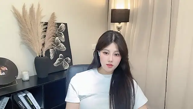 Strawberrybabyy1 online show from 03-10-25, 03:30