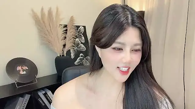 Strawberrybabyy1 online show from 03-15-25, 04:21