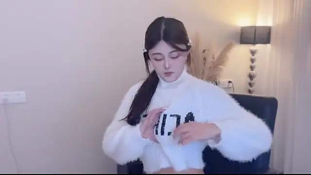 Strawberrybabyy1 online show from 01-17-26, 05:27