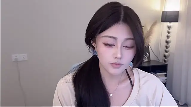 Strawberrybabyy1 online show from 02-08-26, 05:16