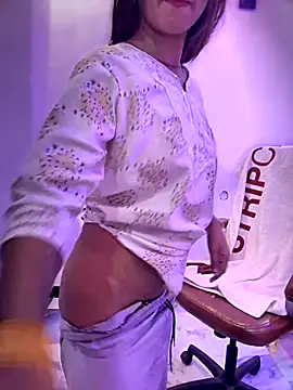 Snapshot of DiyAsingHh chatting on 10-12-25, 07:24 DiyAsingHh online show from 10-12-25, 07:24