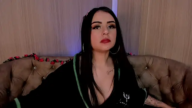 Snapshot of SoffiQueen chatting on 02-01-25, 01:44 SoffiQueen online show from 02-01-25, 01:44