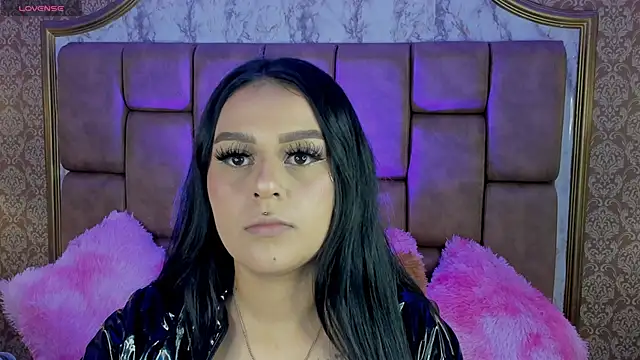 Snapshot of SoffiQueen chatting on 09-25-25, 08:01 SoffiQueen online show from 09-25-25, 08:01