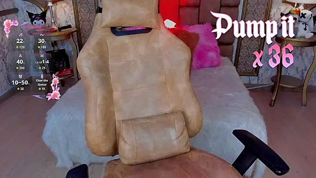 Snapshot of SoffiQueen chatting on 10-21-25, 08:20 SoffiQueen online show from 10-21-25, 08:20