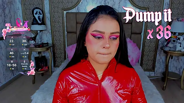 Snapshot of SoffiQueen chatting on 10-27-25, 08:46 SoffiQueen online show from 10-27-25, 08:46