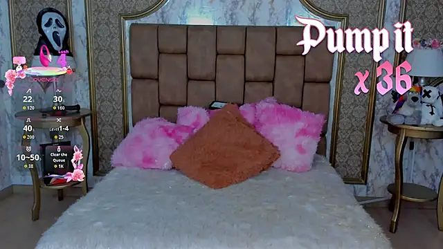 Snapshot of SoffiQueen chatting on 10-28-25, 04:53 SoffiQueen online show from 10-28-25, 04:53