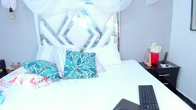 SaraaJhons online show from 01-28-25, 03:14