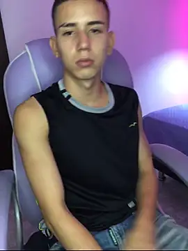 Snapshot of JackSwan18 chatting on 10-11-25, 03:17 JackSwan18 online show from 10-11-25, 03:17