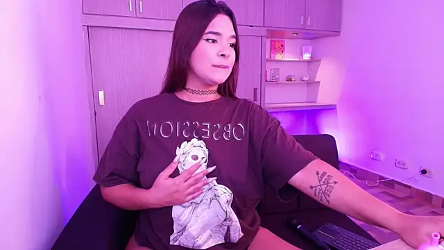 Snapshot of Shenoa1 chatting on 03-11-25, 05:57 Shenoa1 online show from 03-11-25, 05:57