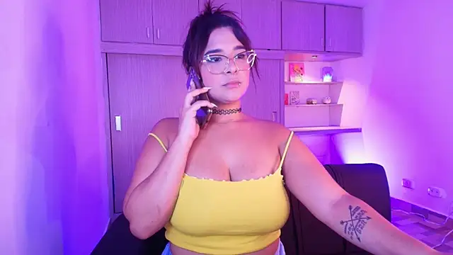 Snapshot of Shenoa1 chatting on 03-14-25, 11:43 Shenoa1 online show from 03-14-25, 11:43