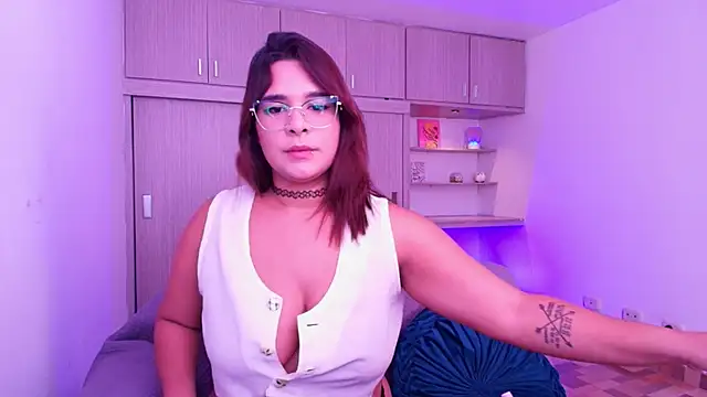 Snapshot of Shenoa1 chatting on 03-18-25, 08:26 Shenoa1 online show from 03-18-25, 08:26