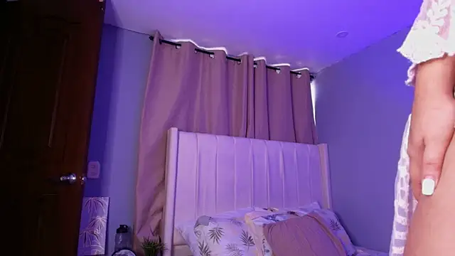 Snapshot of Shenoa1 chatting on 11-04-25, 12:26 Shenoa1 online show from 11-04-25, 12:26