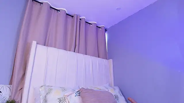 Snapshot of Shenoa1 chatting on 11-06-25, 12:17 Shenoa1 online show from 11-06-25, 12:17