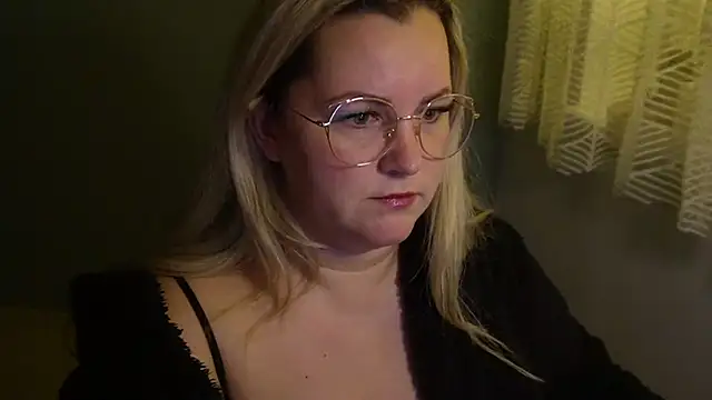 Snapshot of queenpeachi chatting on 12-09-24, 05:52 queenpeachi online show from 12-09-24, 05:52