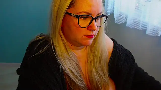 Snapshot of queenpeachi chatting on 12-17-24, 10:12 queenpeachi online show from 12-17-24, 10:12