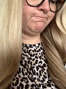 Snapshot of queenpeachi chatting on 01-05-25, 12:31 queenpeachi online show from 01-05-25, 12:31