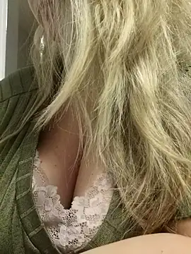 Snapshot of queenpeachi chatting on 01-18-25, 04:26 queenpeachi online show from 01-18-25, 04:26