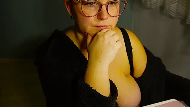 Snapshot of queenpeachi chatting on 01-19-25, 05:18 queenpeachi online show from 01-19-25, 05:18