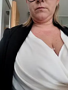 Snapshot of queenpeachi chatting on 01-29-25, 01:49 queenpeachi online show from 01-29-25, 01:49