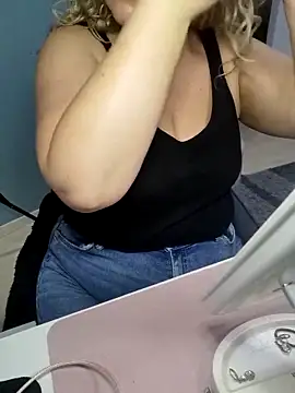 Snapshot of queenpeachi chatting on 02-13-25, 04:54 queenpeachi online show from 02-13-25, 04:54