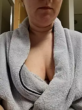 Snapshot of queenpeachi chatting on 02-15-25, 05:51 queenpeachi online show from 02-15-25, 05:51